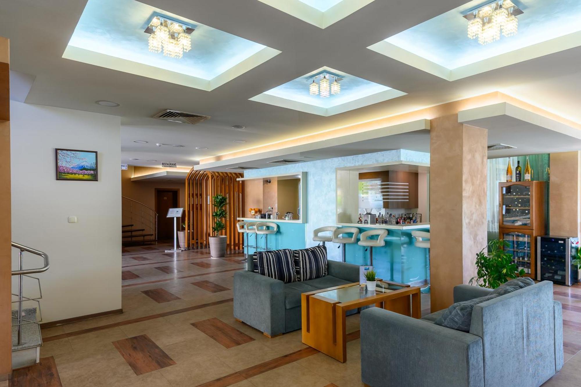 Spa Hotel Ezeretz Yukarı Cuma Dış mekan fotoğraf